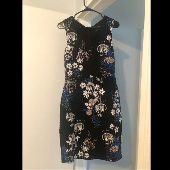 Sleeveless dress - Picture 1 of 3